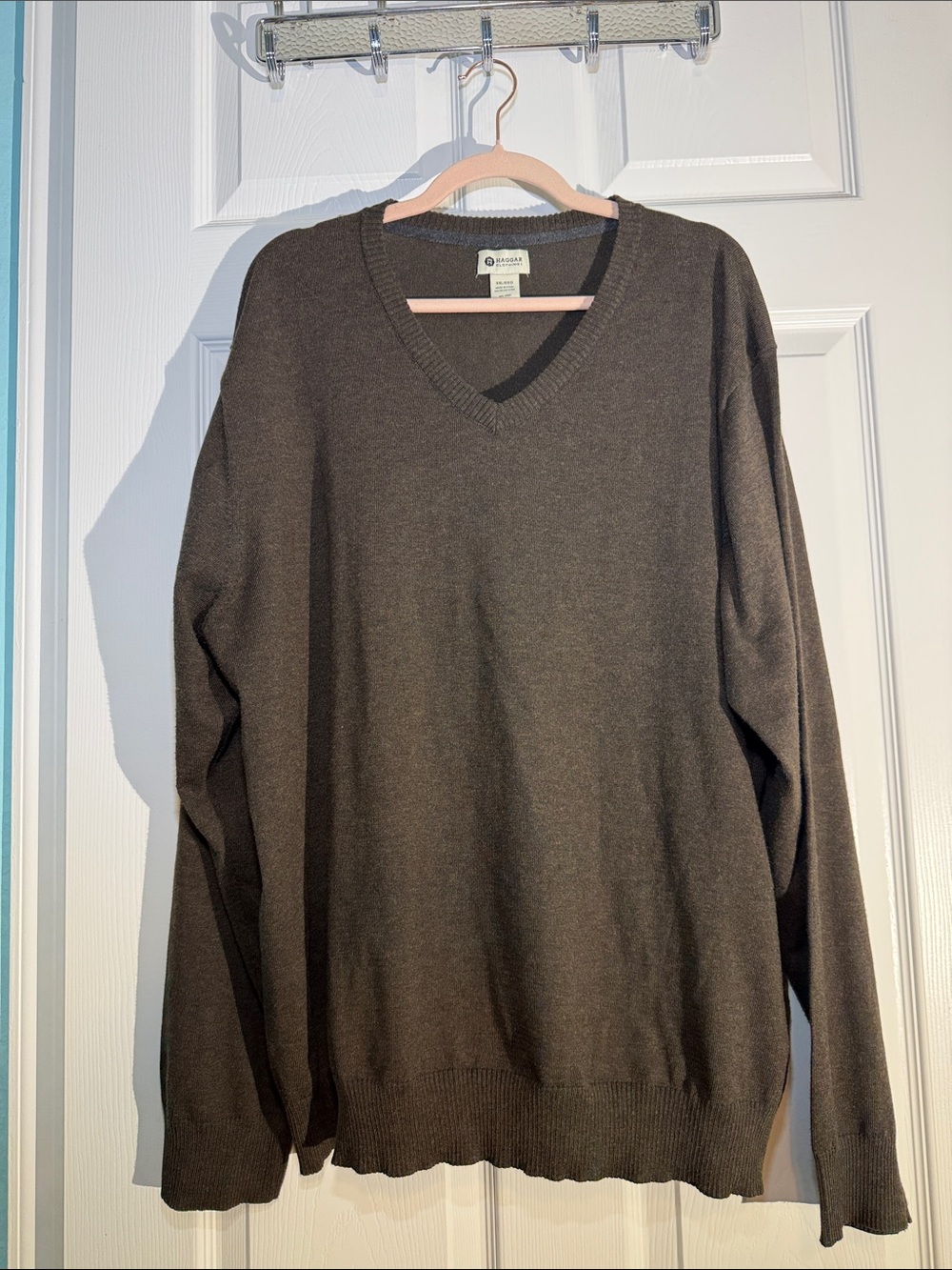 Haggar Men's V-Neck Sweater in Dark Brown